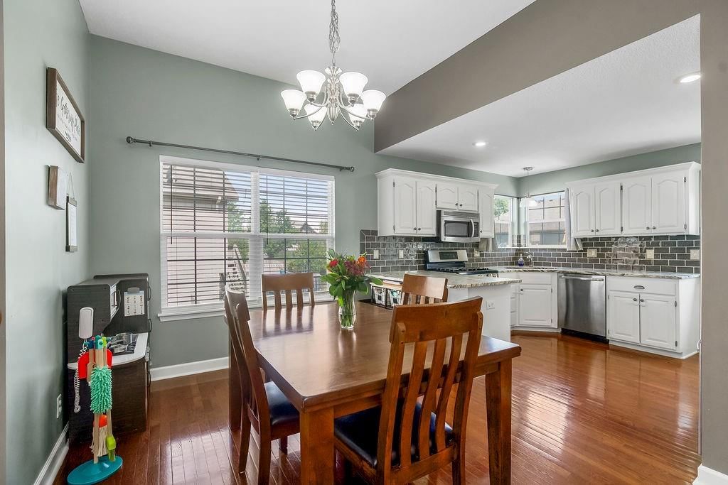 Photo 6 of 37 - 620 E Dogwood Street