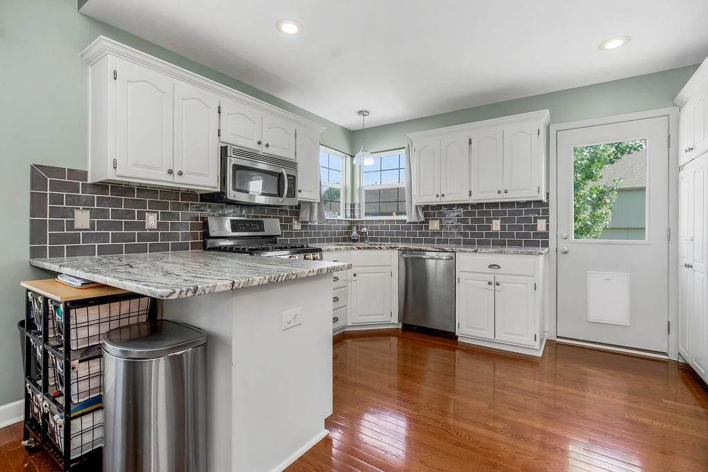 Photo 9 of 37 - 620 E Dogwood Street