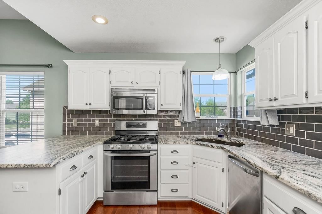 Photo 10 of 37 - 620 E Dogwood Street
