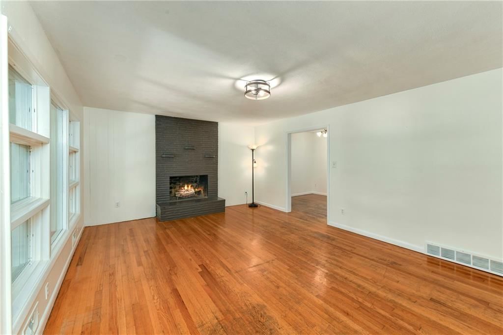 Photo 5 of 30 - 7301 Antioch Road