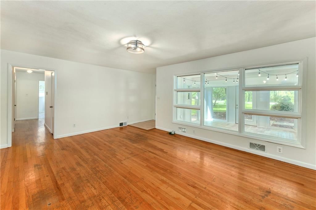 Photo 6 of 30 - 7301 Antioch Road