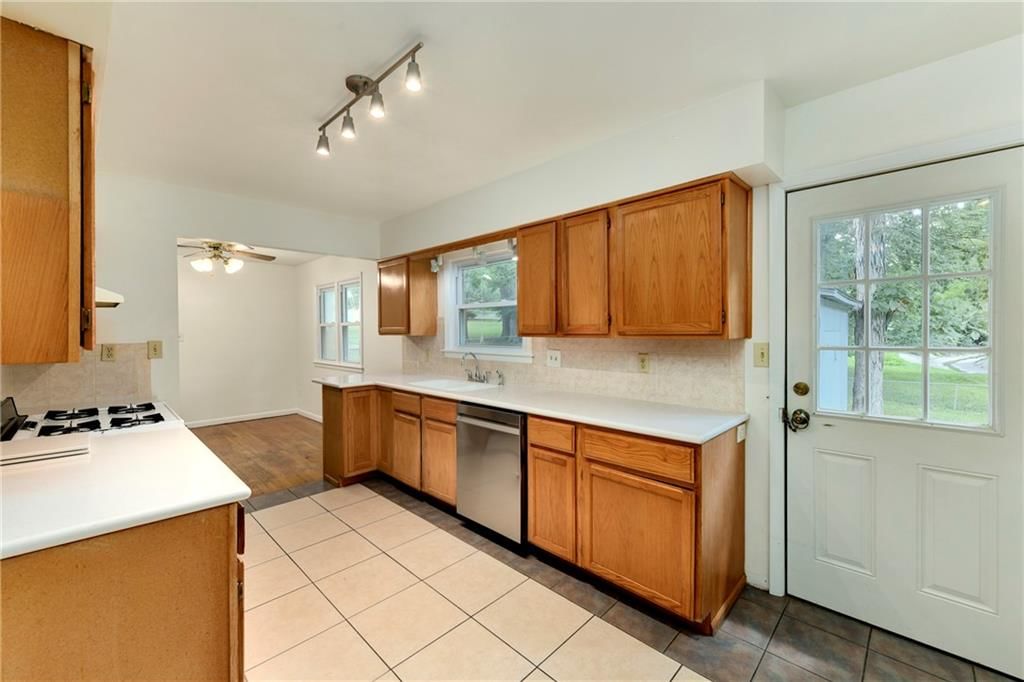 Photo 11 of 30 - 7301 Antioch Road