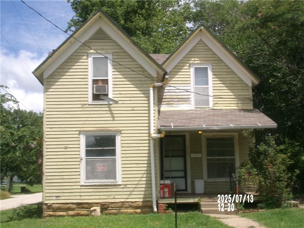 211 W Madison Street, Yates Center, KS