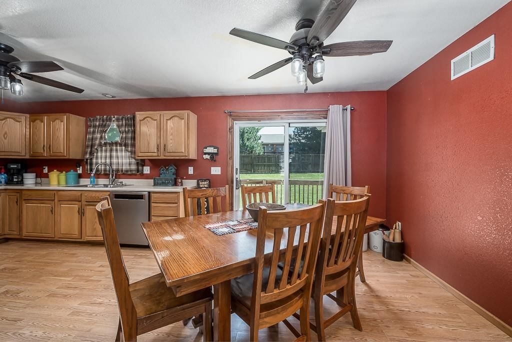 Photo 5 of 26 - 307 N Cypress Street