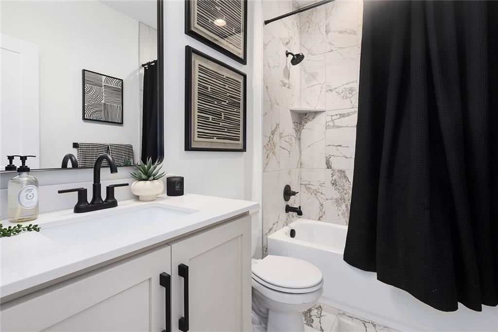 9736 N Montclair Avenue — photo 11