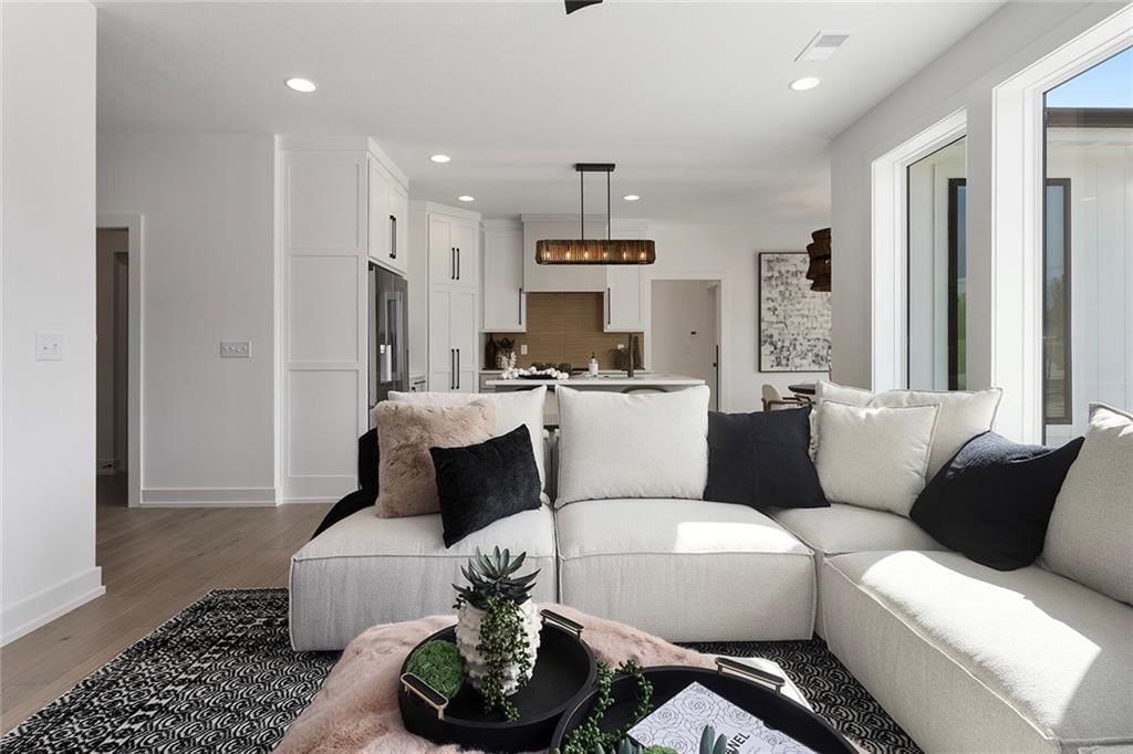 9736 N Montclair Avenue — photo 17