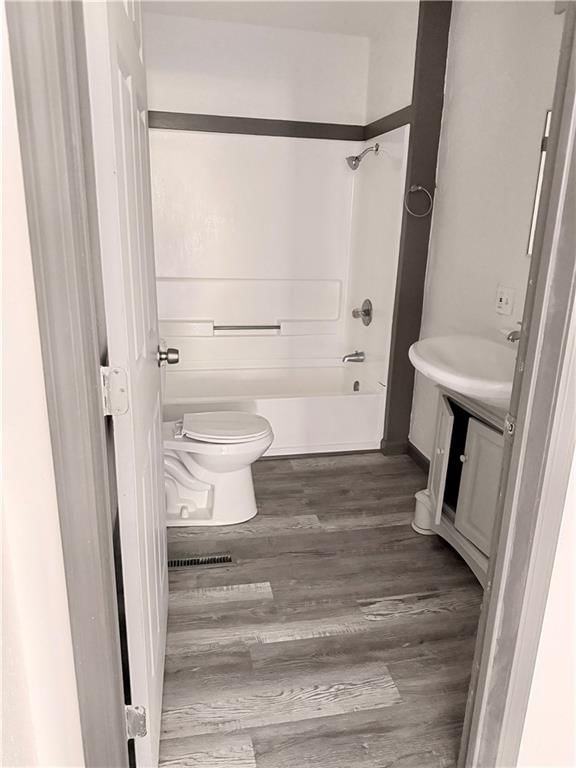 405 E 3rd Street — photo 14