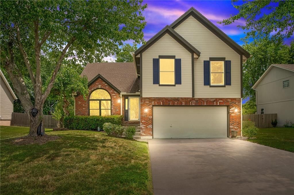 Photo 1 of 26 - 4309 NE Blue Jay Circle