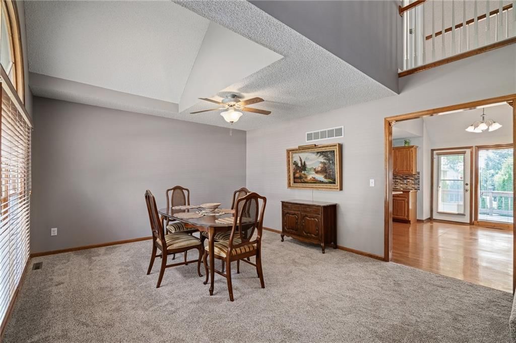 Photo 3 of 26 - 4309 NE Blue Jay Circle