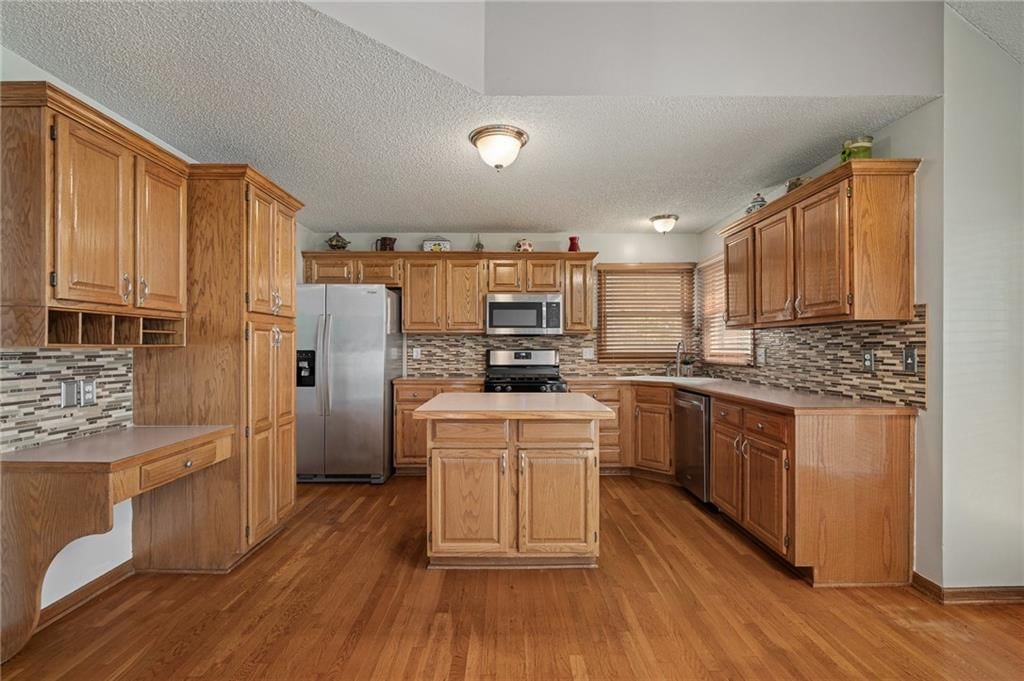 Photo 5 of 26 - 4309 NE Blue Jay Circle