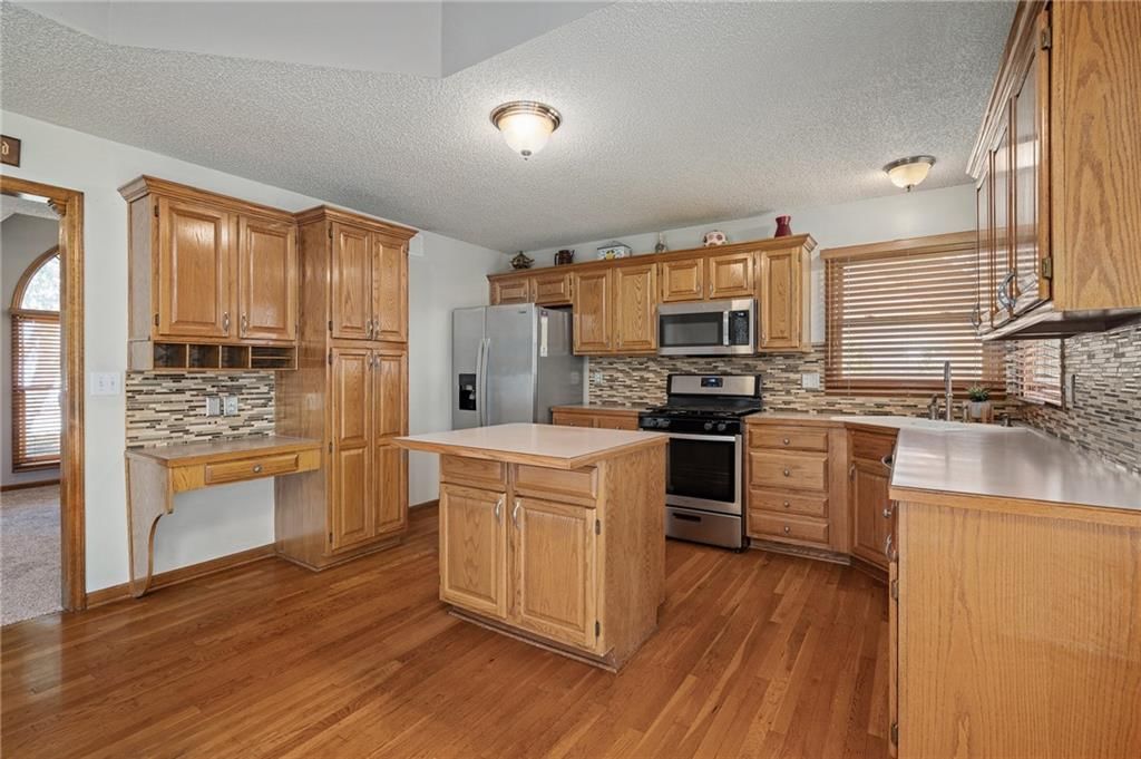 Photo 6 of 26 - 4309 NE Blue Jay Circle