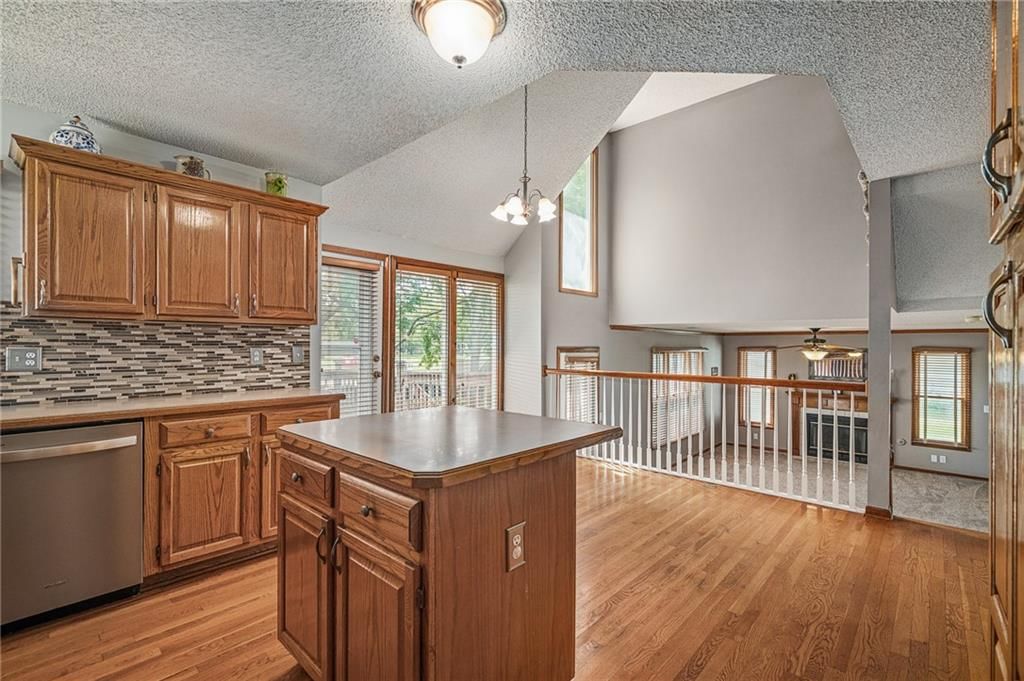 Photo 7 of 26 - 4309 NE Blue Jay Circle