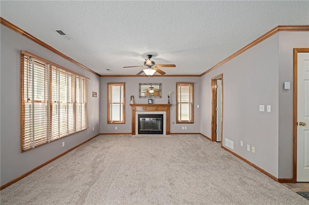 Photo 9 of 26 - 4309 NE Blue Jay Circle