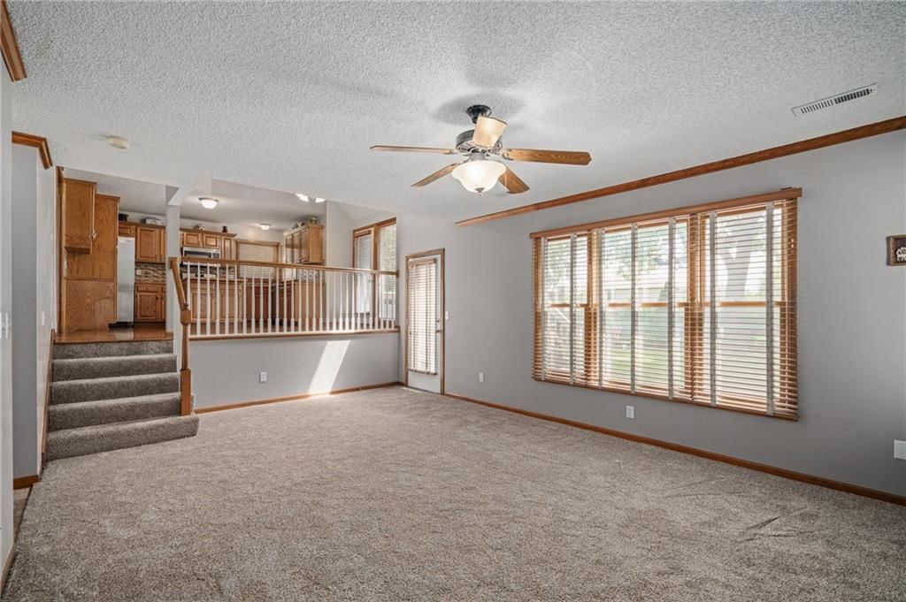 Photo 12 of 26 - 4309 NE Blue Jay Circle