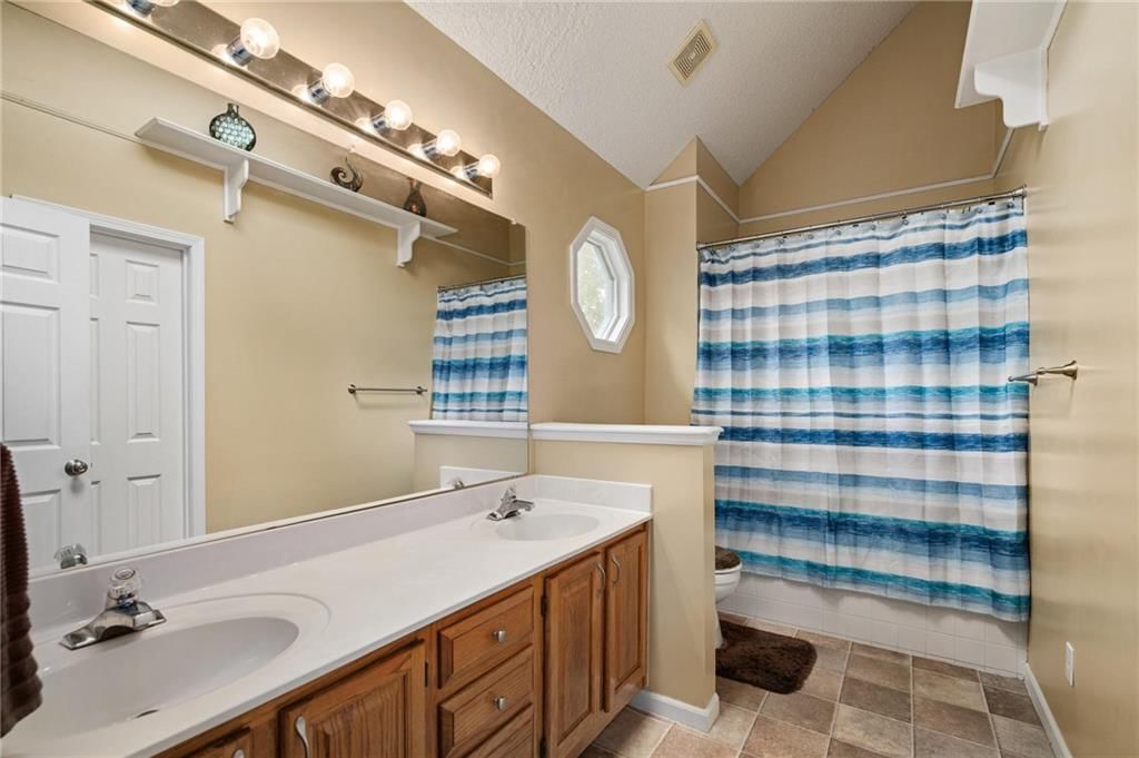 Photo 15 of 26 - 4309 NE Blue Jay Circle