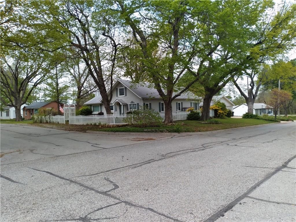 220 E McCarty Street — photo 2