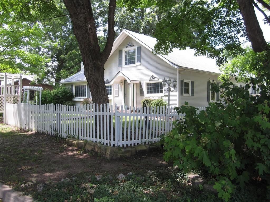 220 E McCarty Street — photo 3