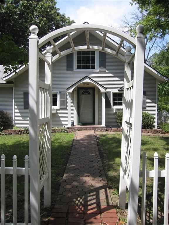 220 E McCarty Street — photo 6