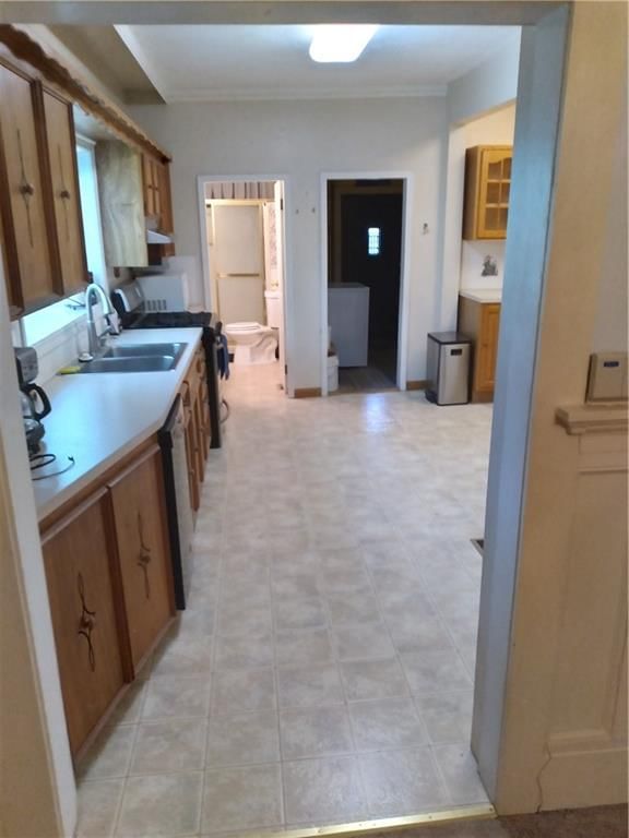 220 E McCarty Street — photo 24