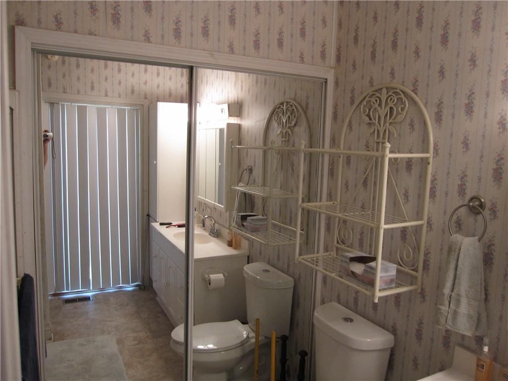 220 E McCarty Street — photo 32