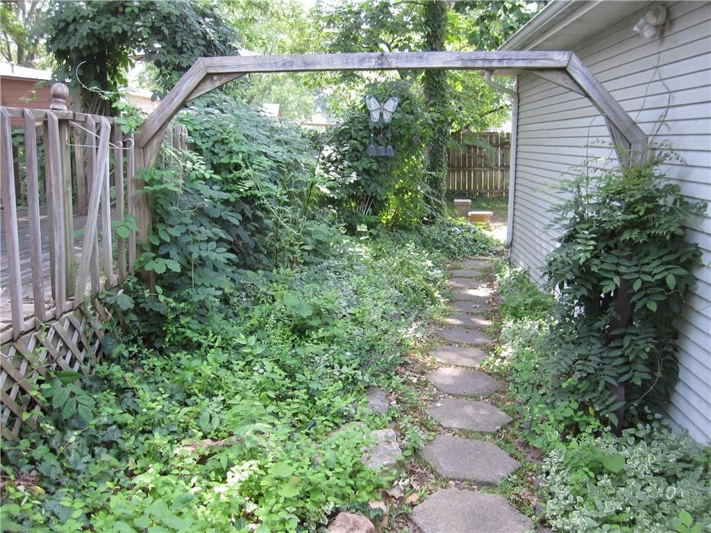 220 E McCarty Street — photo 47