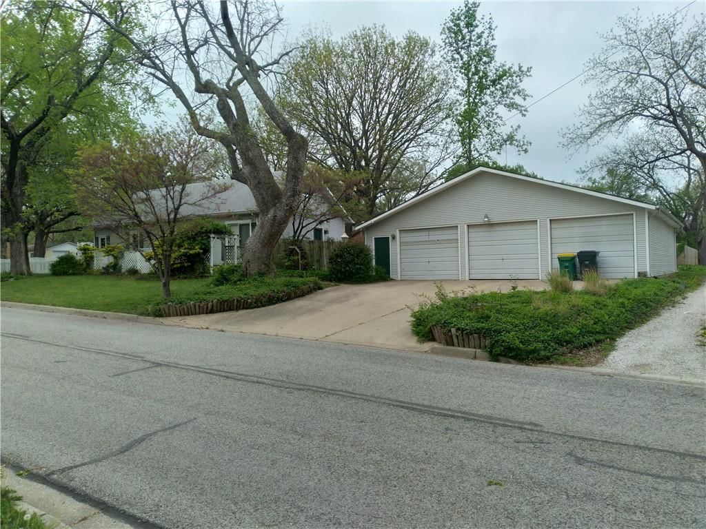 220 E McCarty Street — photo 62