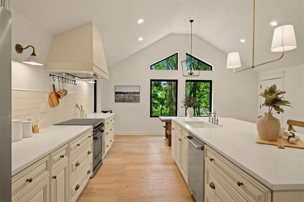 Photo 11 of 50 - 7601 E Forest Lakes Drive NW