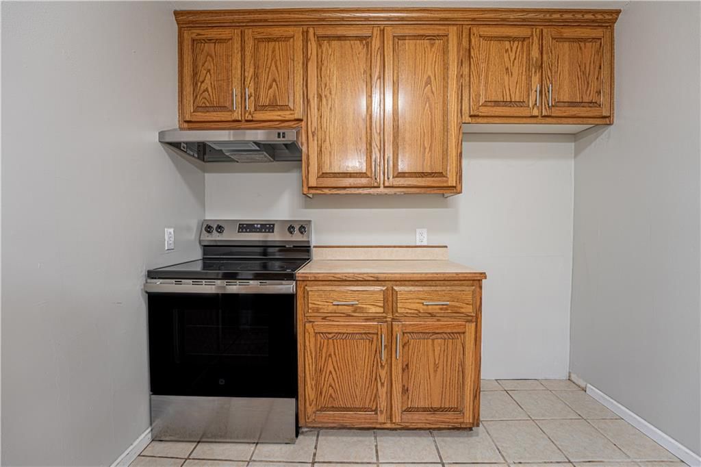 202 W Henry Street — photo 14