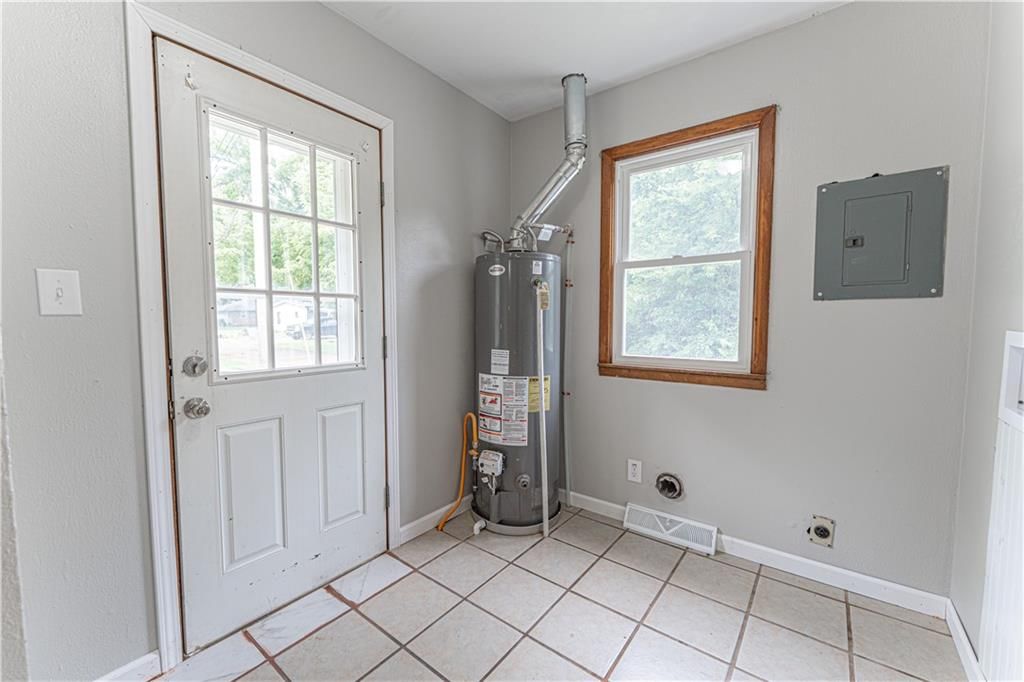 202 W Henry Street — photo 15