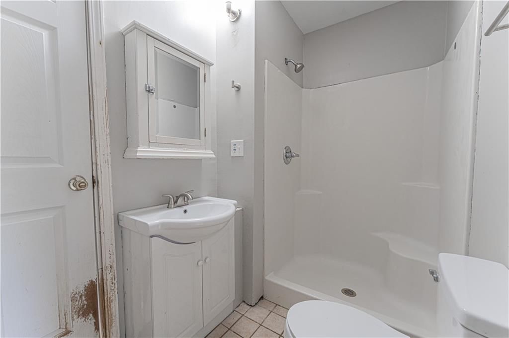202 W Henry Street — photo 17