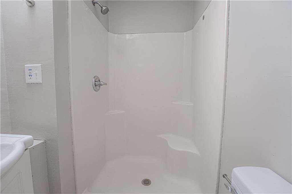 202 W Henry Street — photo 18