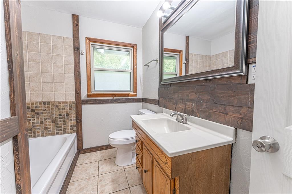 202 W Henry Street — photo 22