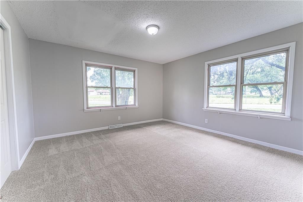 202 W Henry Street — photo 23