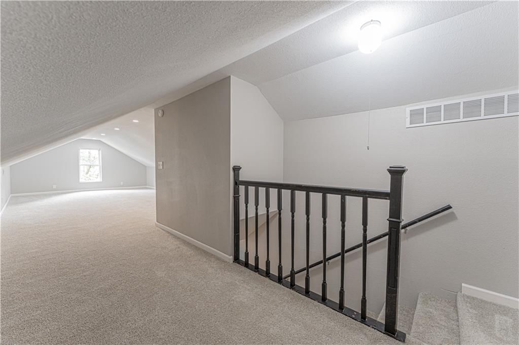 202 W Henry Street — photo 28