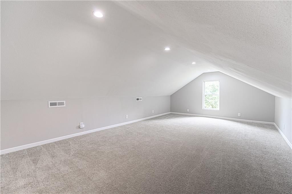 202 W Henry Street — photo 29