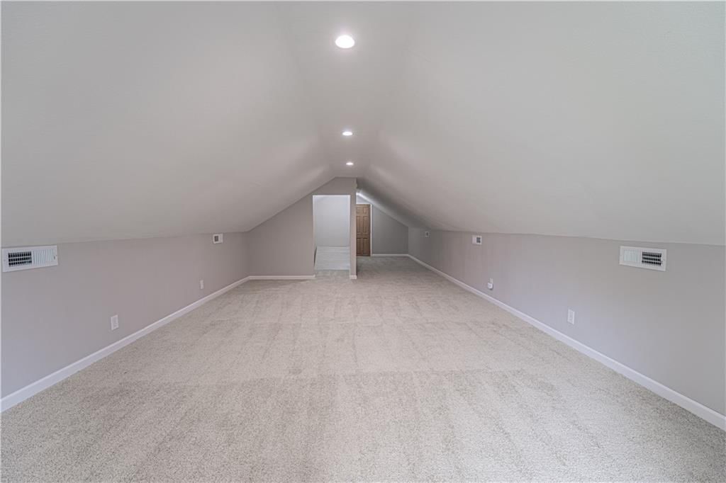 202 W Henry Street — photo 30