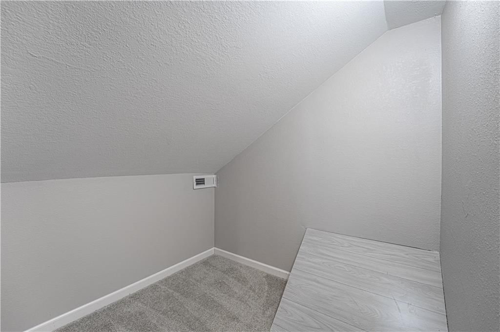 202 W Henry Street — photo 31