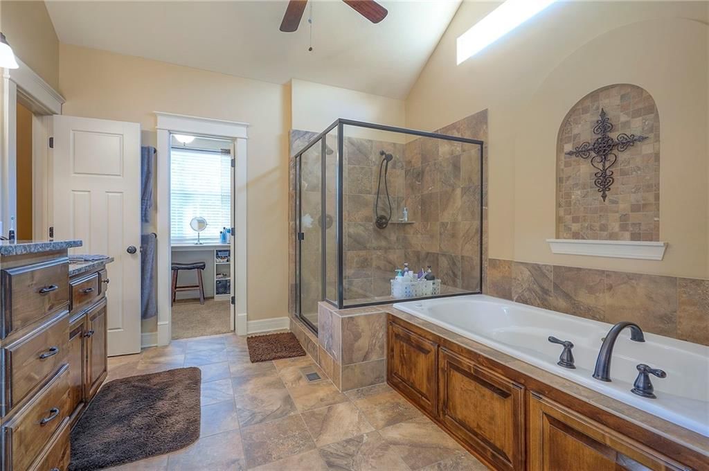 Photo 32 of 68 - 1605 NE 94th Street