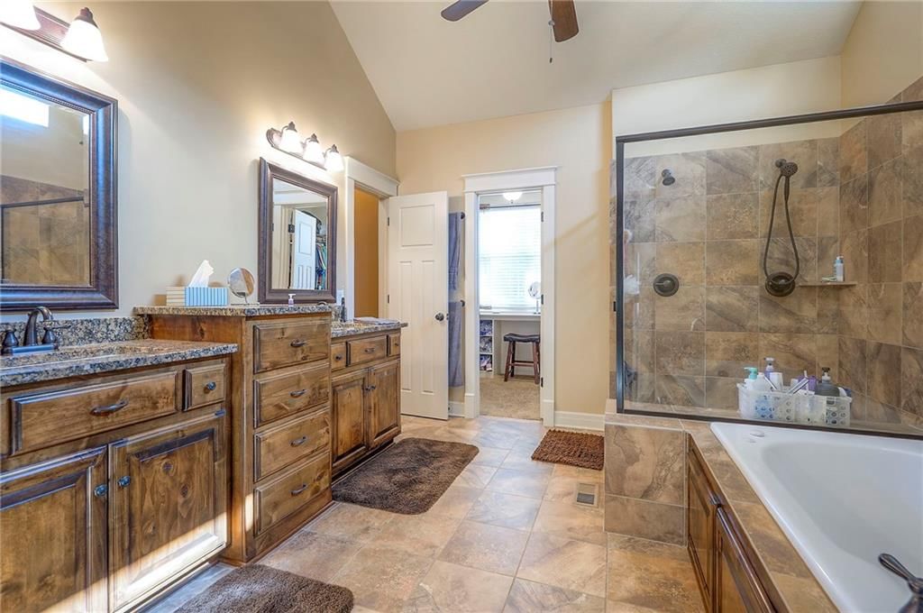 Photo 33 of 68 - 1605 NE 94th Street