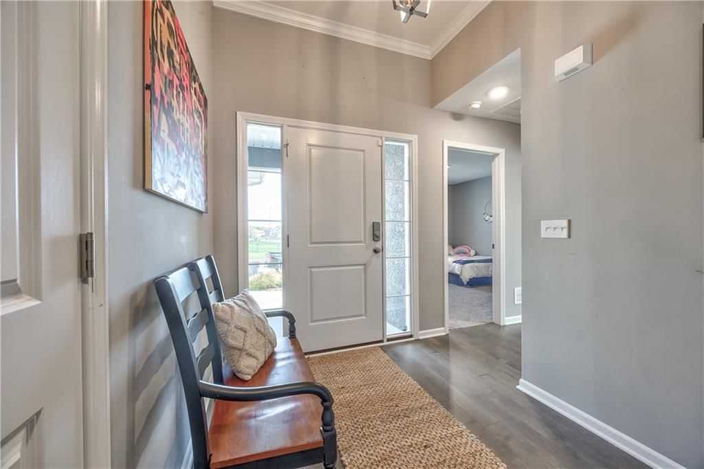 Photo 5 of 30 - 4246 Lakeview Terrace