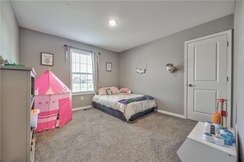 Photo 6 of 30 - 4246 Lakeview Terrace