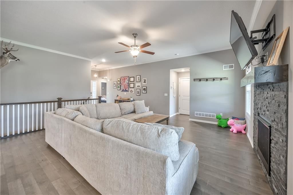 Photo 11 of 30 - 4246 Lakeview Terrace
