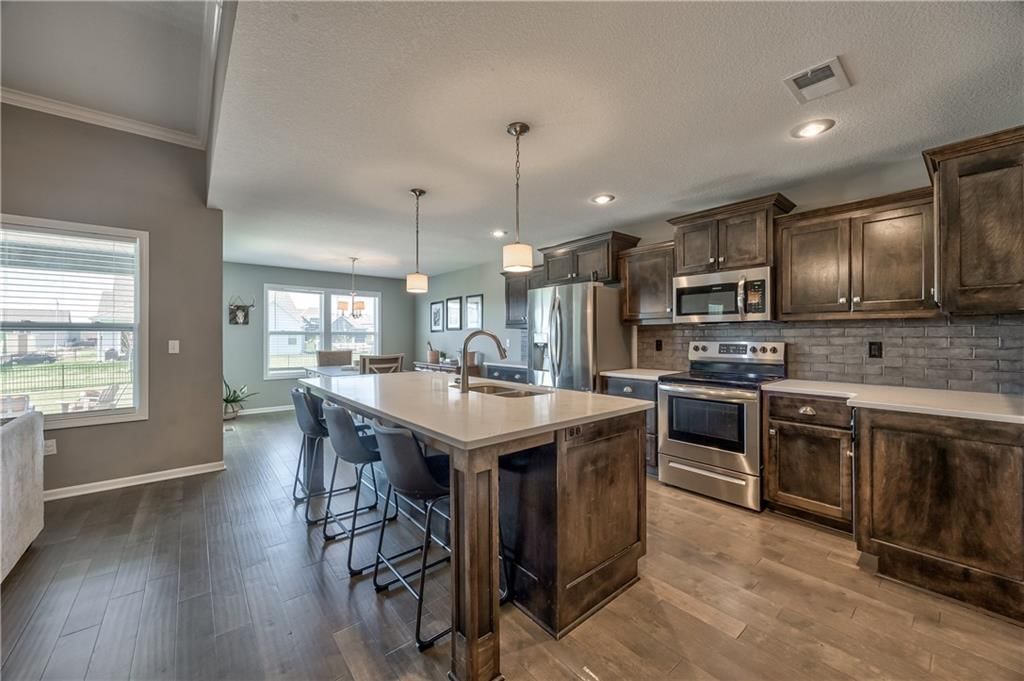 Photo 12 of 30 - 4246 Lakeview Terrace