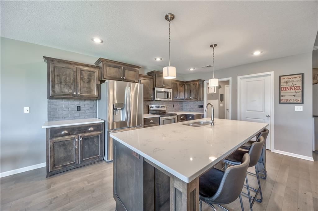 Photo 13 of 30 - 4246 Lakeview Terrace