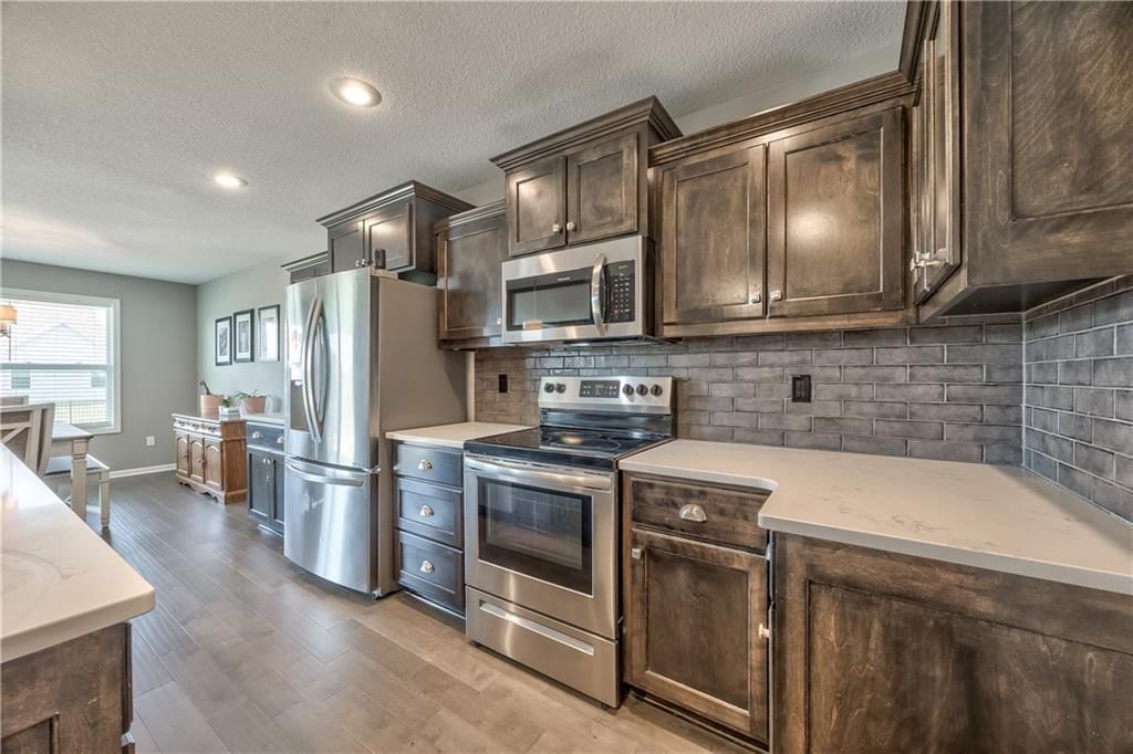 Photo 15 of 30 - 4246 Lakeview Terrace