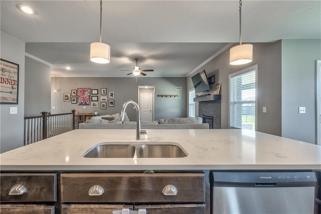 Photo 16 of 30 - 4246 Lakeview Terrace