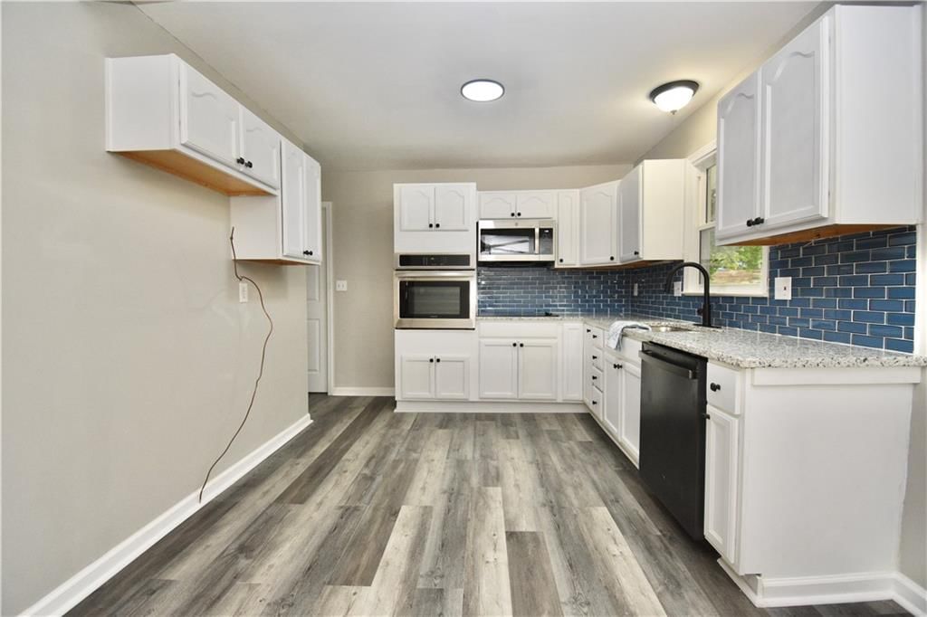 Photo 6 of 36 - 8101 Wayne Avenue