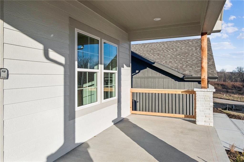 2156 Black Walnut Drive — photo 2