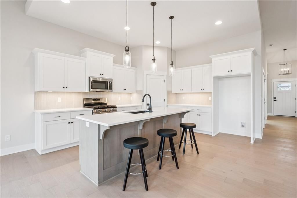 2156 Black Walnut Drive — photo 8
