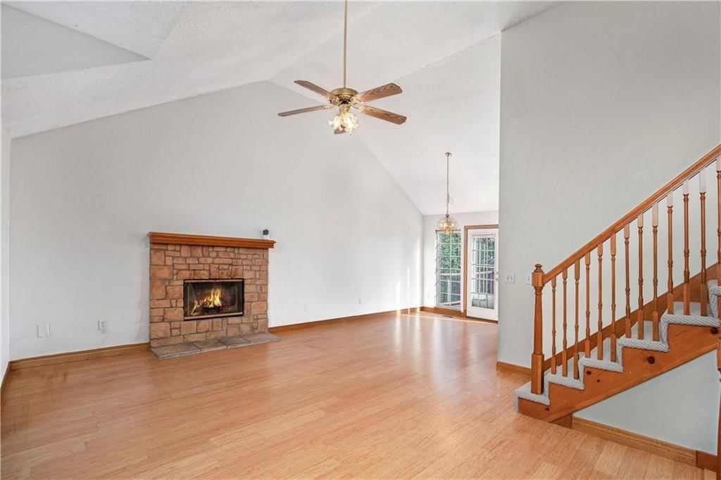 Photo 6 of 26 - 17611 W 111th Terrace